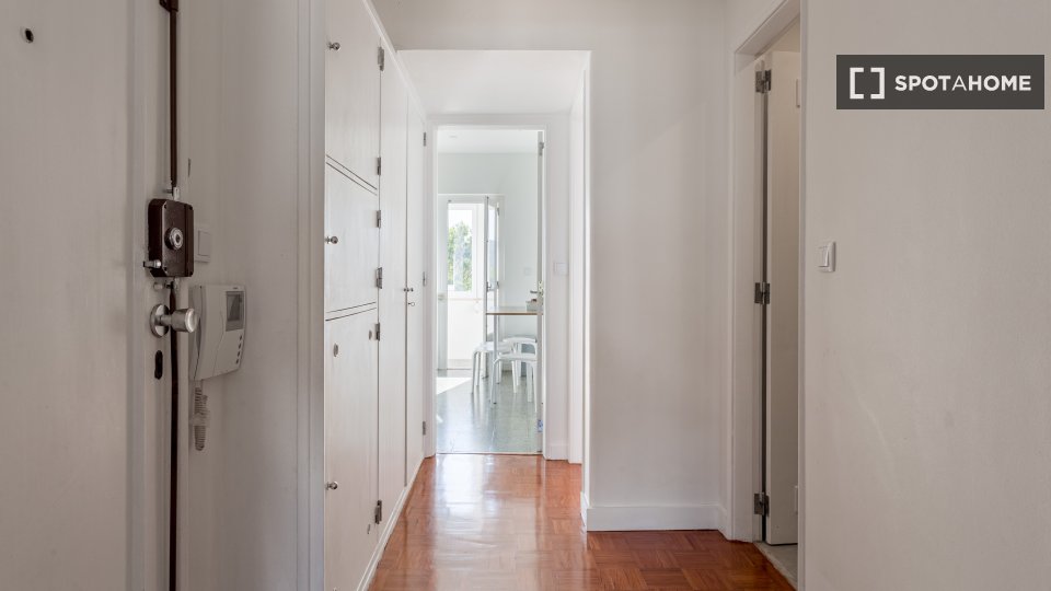 Apartment Lisbon, 2 beds — photo 10