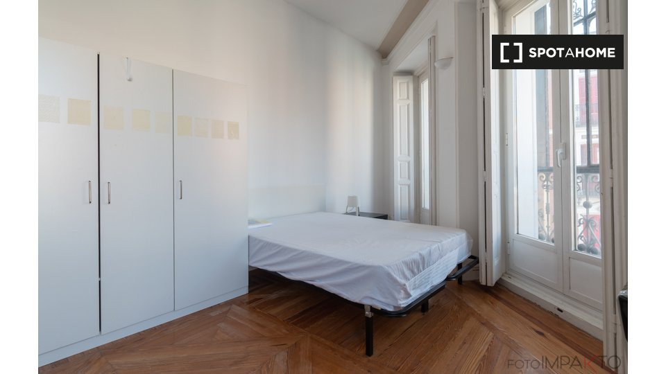 Double room Madrid, 6 beds, 180m² — photo 5
