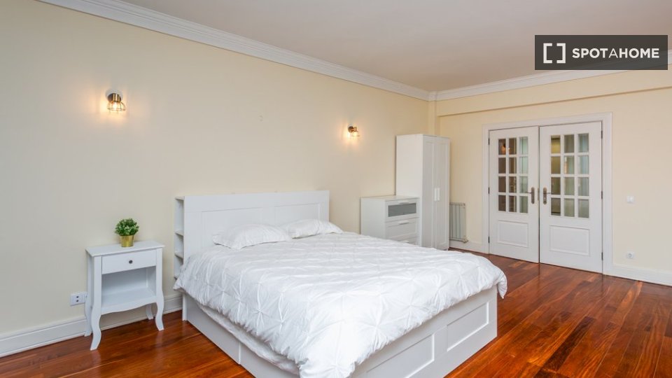 Double room Lisbon, 8 beds — photo 1