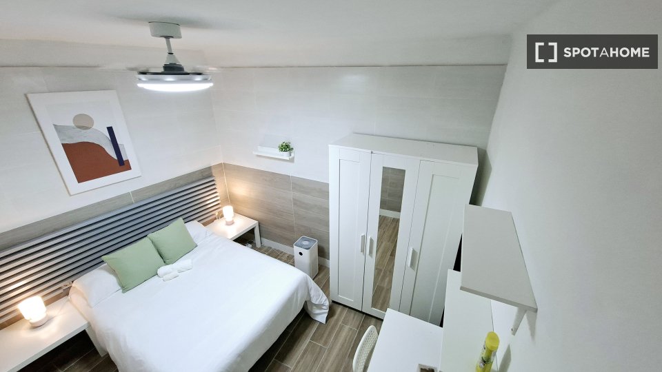 Double room Barcelona, 4 beds, 65m² — photo 81