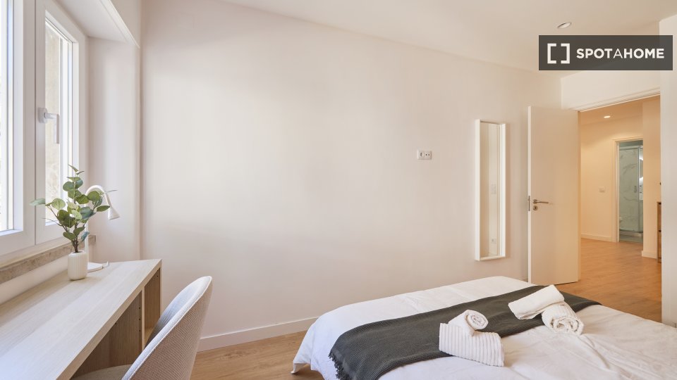 Double room Lisbon, 4 beds — photo 8