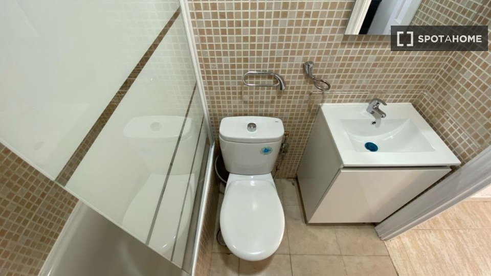 Double room Madrid, 4 beds — photo 17