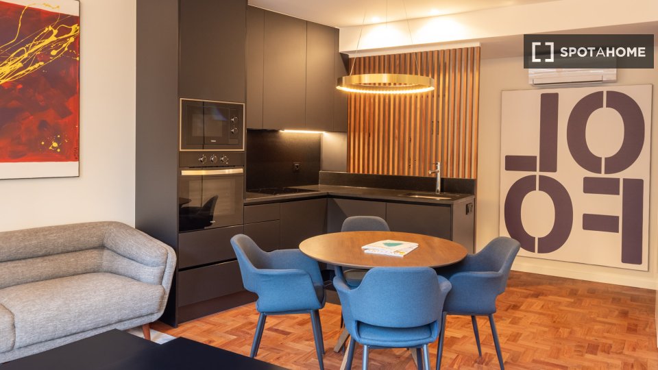 Apartment Lisbon, 2 beds, 59m² — photo 34