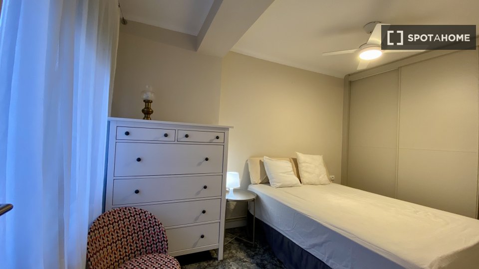 Apartment Barcelona, 3 beds, 62m² — photo 19