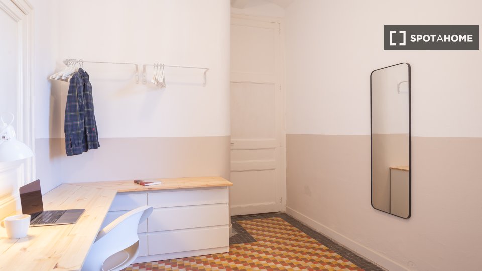 Double room Barcelona, 4 beds, 90m² — photo 2