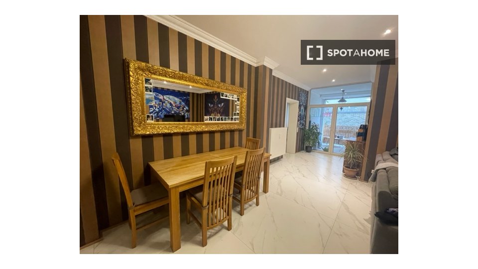 Double room Stuttgart, 4 beds, 13m² — photo 13