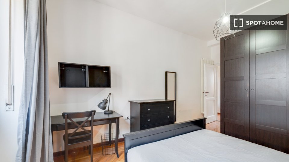 Double room Milan, 5 beds, 123m² — photo 2