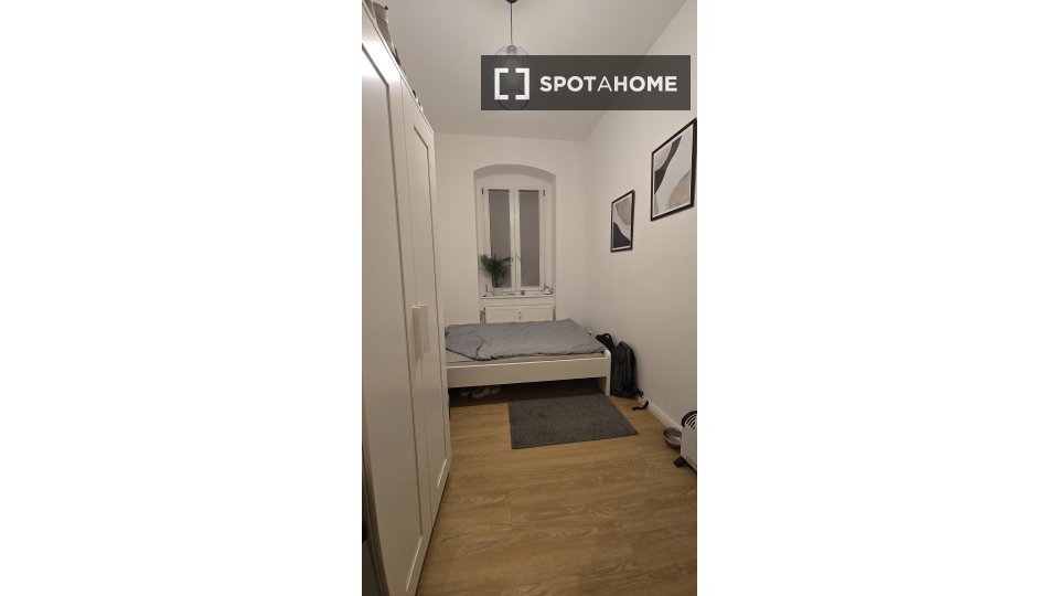 Double room Berlin, 4 beds, 9m² — photo 4