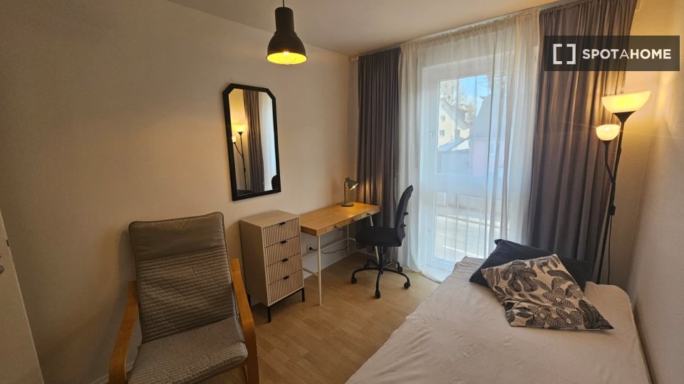 Double room Munich, 3 beds, 68m² — photo 13