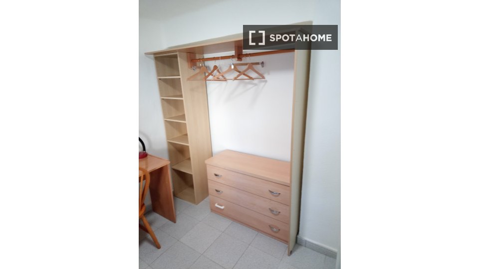 Double room Madrid, 3 beds, 50m² — photo 4