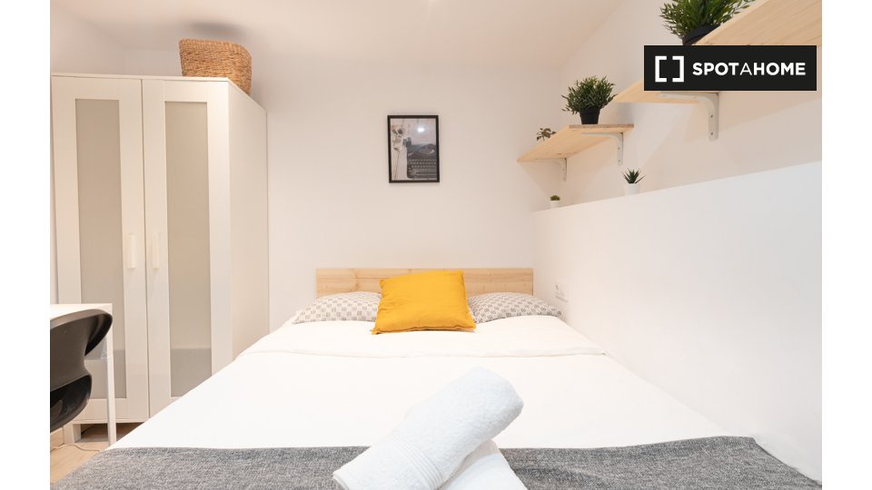 Double room Barcelona, 5 beds, 150m² — photo 2