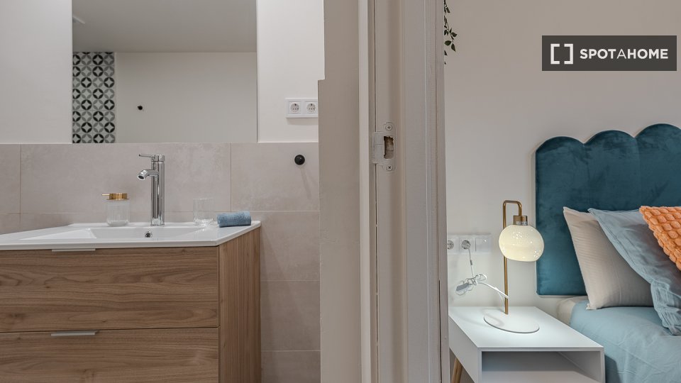 Double room Barcelona, 6 beds, 120m² — photo 70