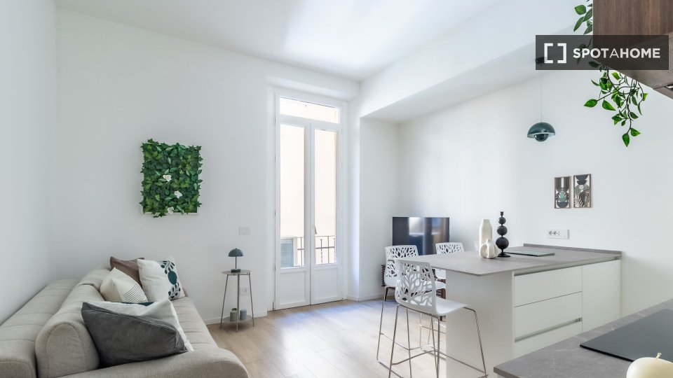 Appartamento con 2 camere da letto in affitto a Loreto, Milano