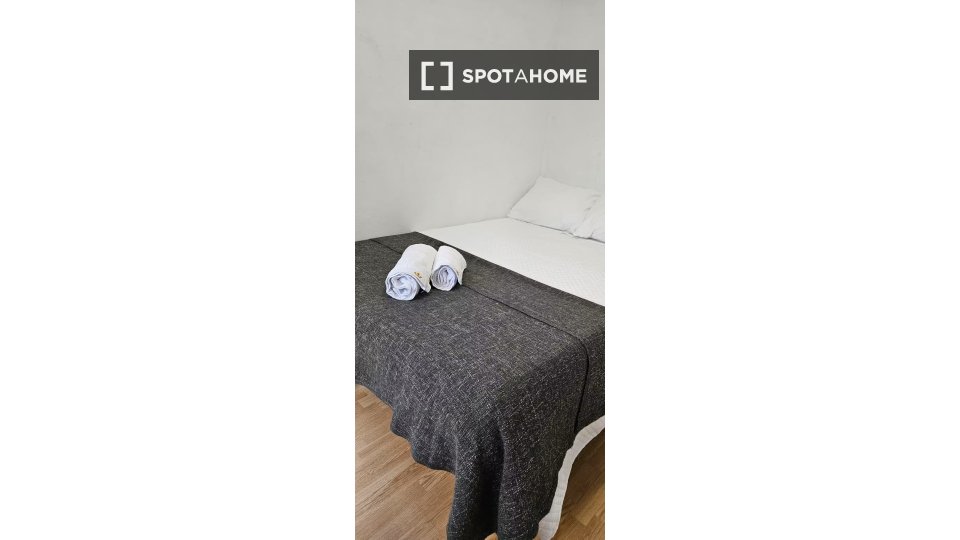 Double room Barcelona, 3 beds, 90m² — photo 10
