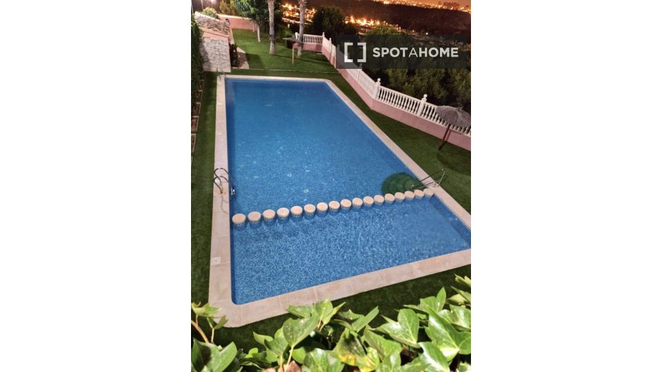 Apartment Alicante, 4 beds, 145m² — photo 18