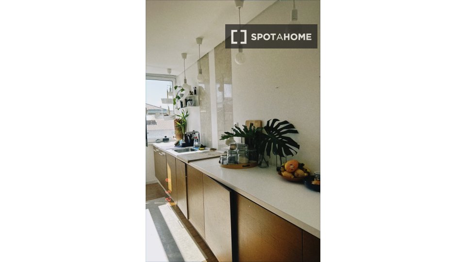 Double room Lisbon, 2 beds — photo 14