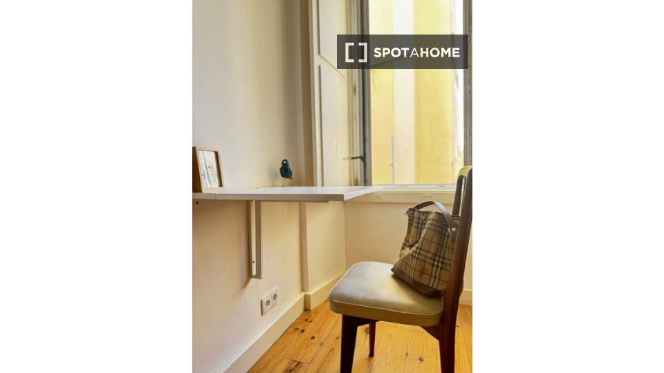 Apartment mono Lisbon, 47m² — photo 3