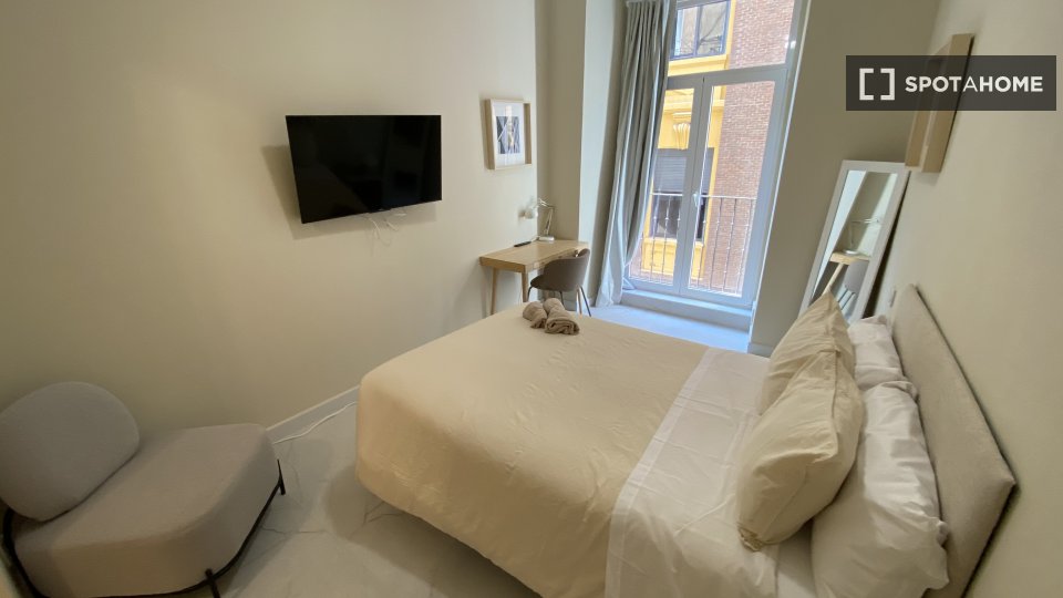Double room Madrid, 3 beds — photo 11