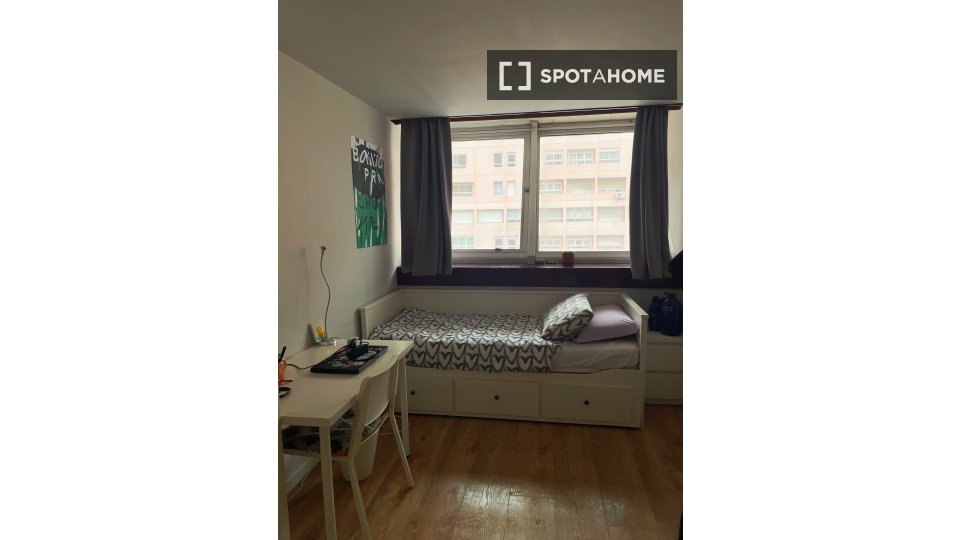Double room Lisbon, 5 beds, 90m² — photo 5