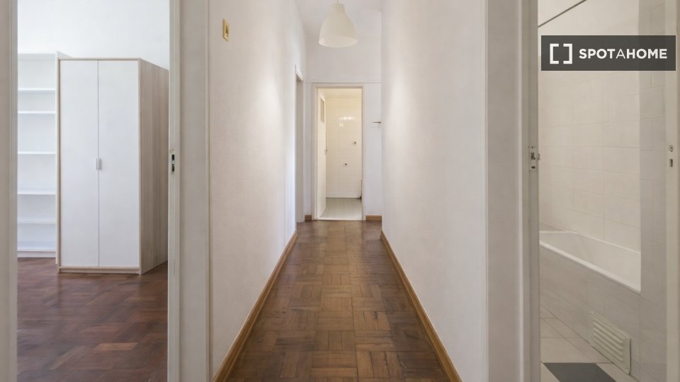 Double room Lisbon, 6 beds — photo 24