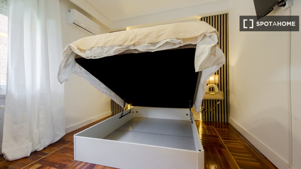 Double room Madrid, 6 beds, 117m² — photo 3