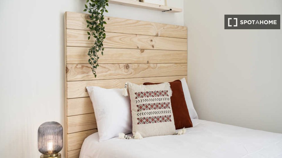 Double room Madrid, 17 beds — photo 48