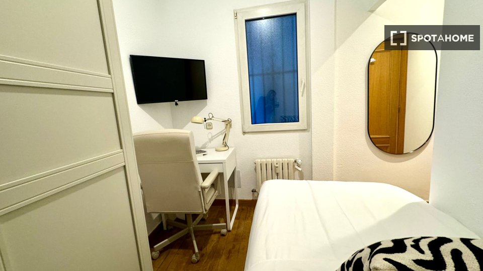 Double room Madrid, 6 beds — photo 11