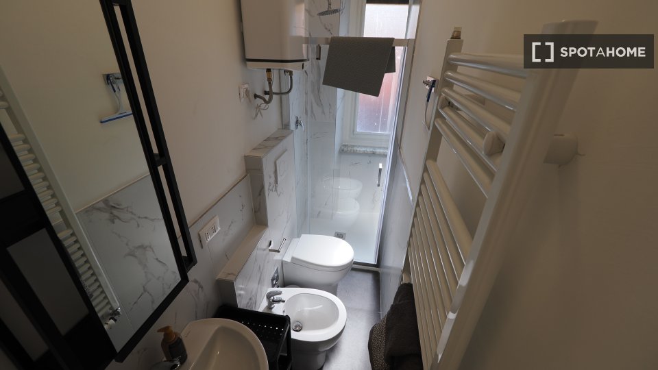 Double room Turin, 2 beds — photo 10