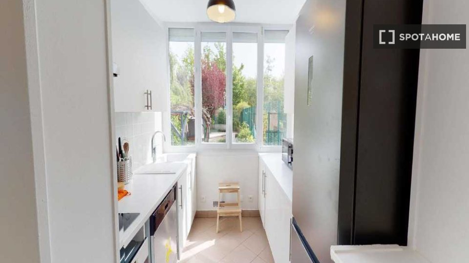 Double room Paris, 11 beds, 190m² — photo 1