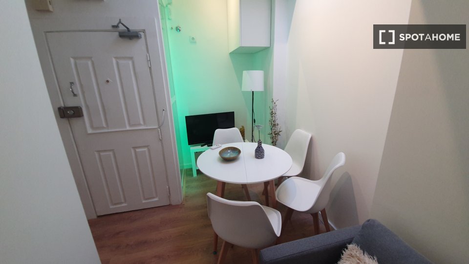Apartment Lisbon, 2 beds — photo 24
