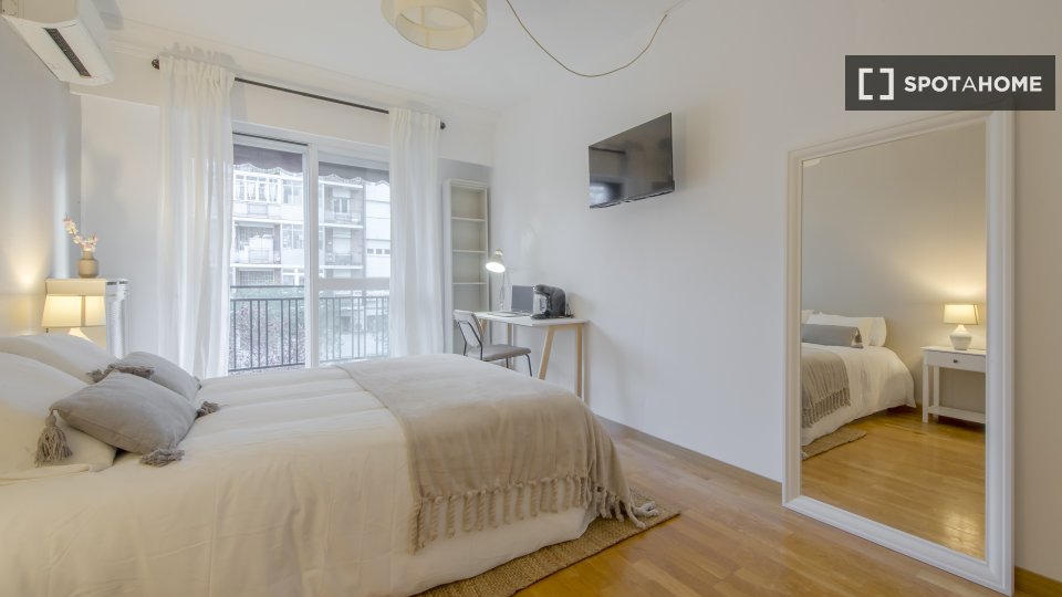 Double room Madrid, 5 beds, 145m² — photo 4