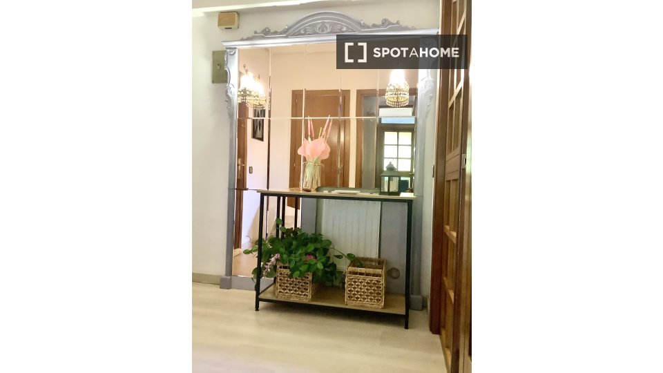 Double room Madrid, 4 beds, 100m² — photo 10
