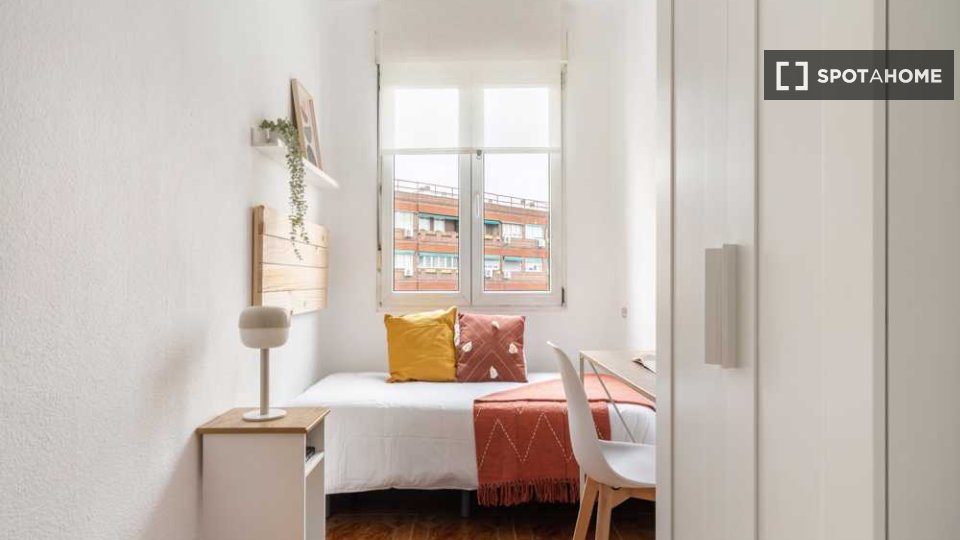 Double room Madrid, 6 beds — photo 12