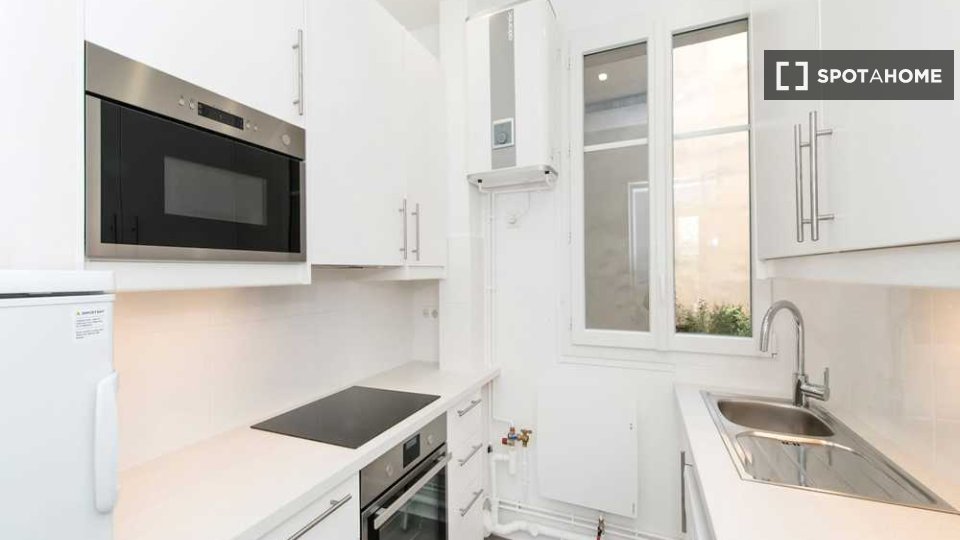 Double room Paris, 4 beds, 80m² — photo 1