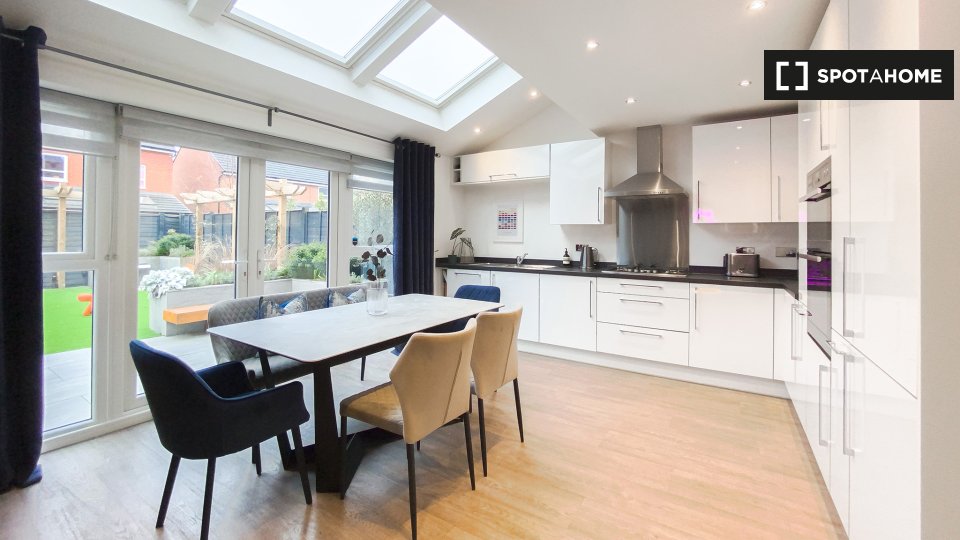 Apartment Manchester, 4 beds — photo 1