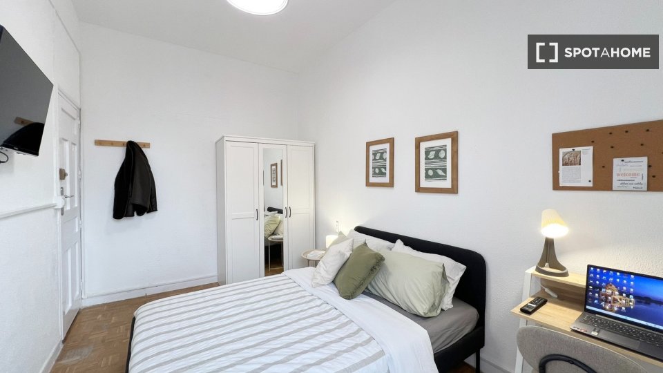 Double room Madrid, 6 beds — photo 3