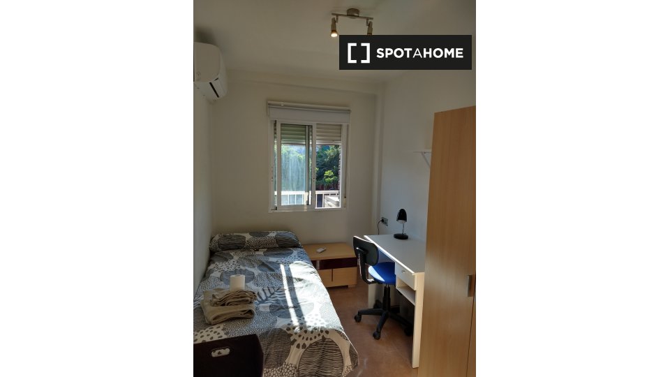 Bonita habitación en apartamento de 4 dormitorios Poblats Marítims, Valencia