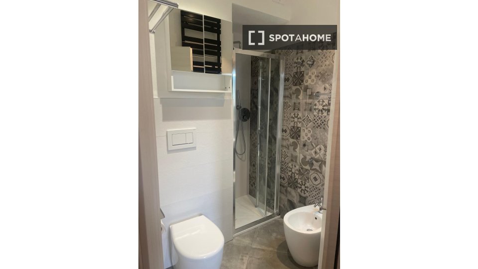 Double room Turin, 3 beds, 85m² — photo 12