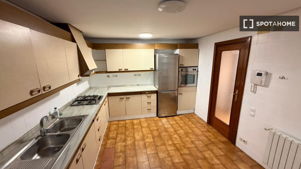 Double room Valencia, 5 beds, 150m² — photo 4