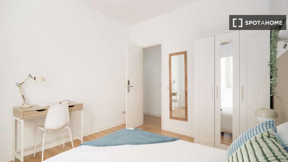Double room Madrid, 8 beds — photo 13