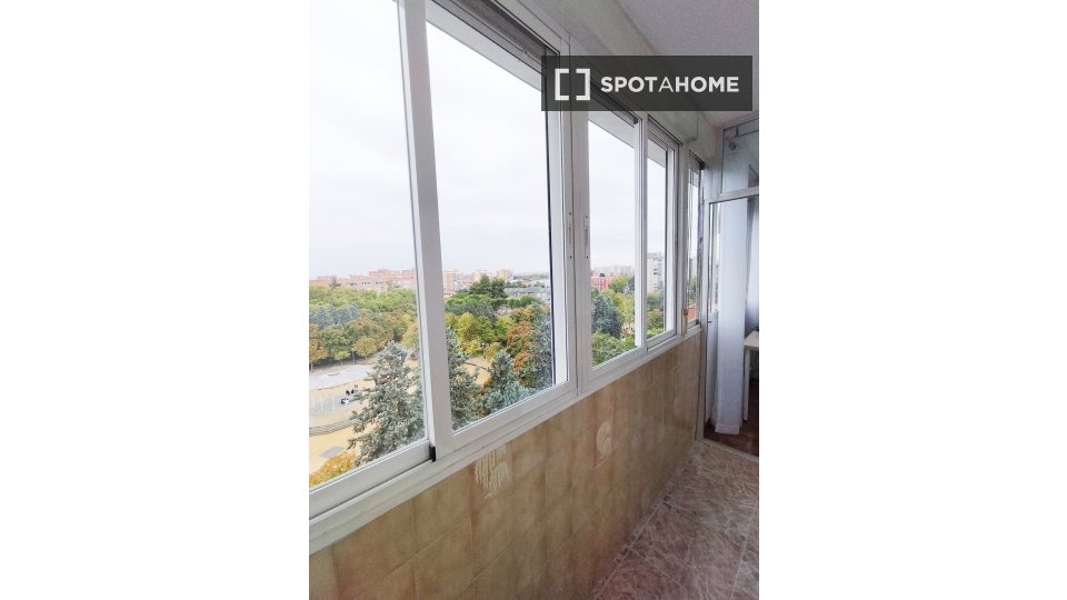 Double room Madrid, 3 beds, 95m² — photo 4