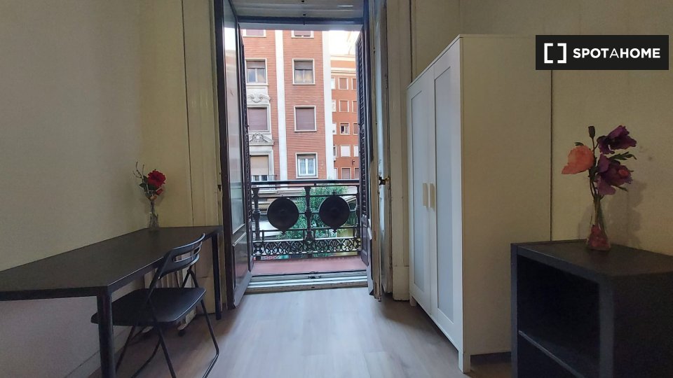 Double room Madrid, 8 beds, 170m² — photo 7