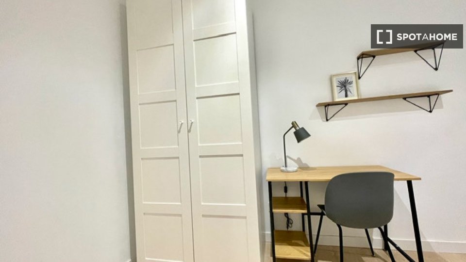 Double room Madrid, 12 beds — photo 22