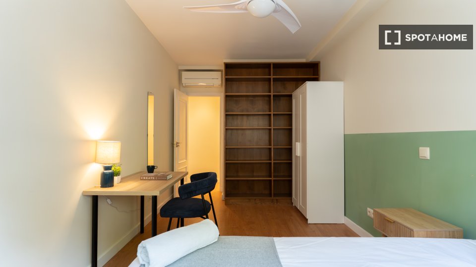 Double room Madrid, 6 beds — photo 16