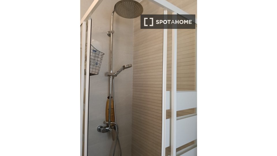 Double room Madrid, 1 bed, 100m² — photo 18
