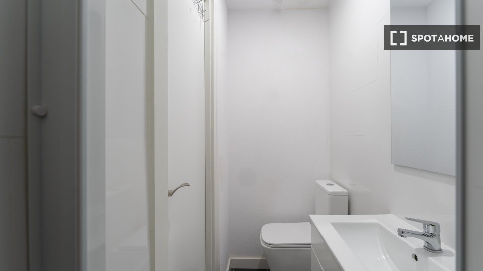 Double room Madrid, 6 beds — photo 43