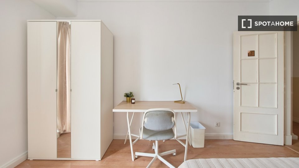 Double room Lisbon, 6 beds — photo 78