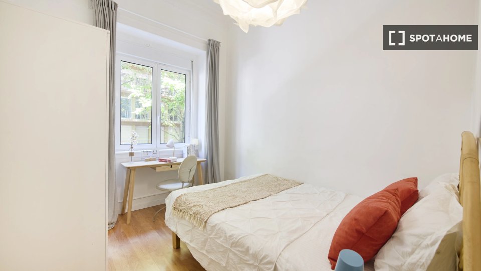 Double room Lisbon, 6 beds — photo 11