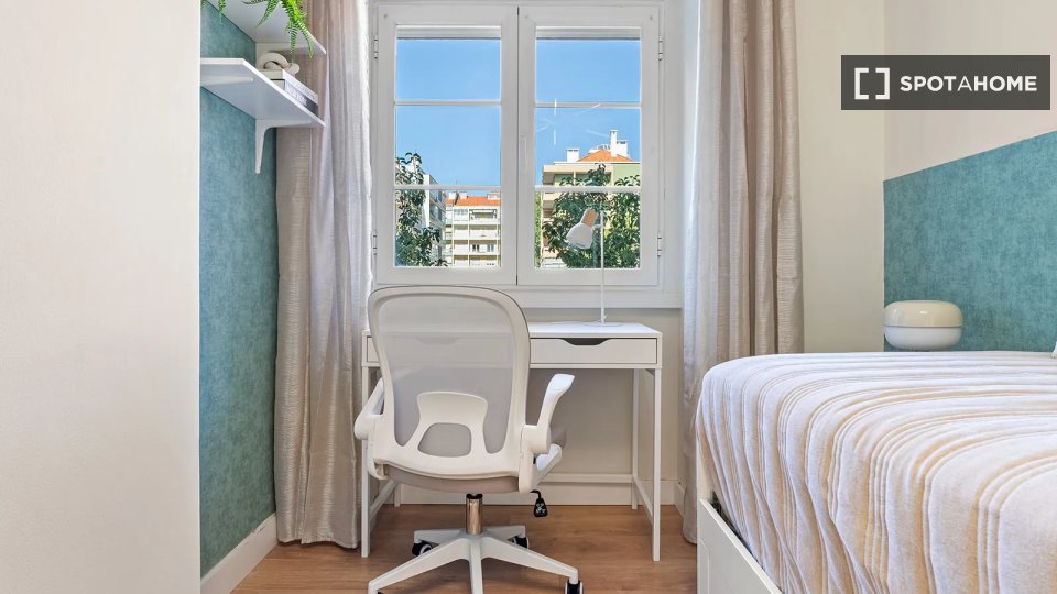 Double room Lisbon, 5 beds — photo 1