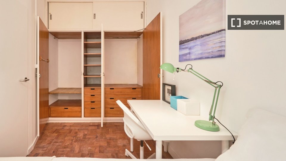 Double room Lisbon, 10 beds — photo 24